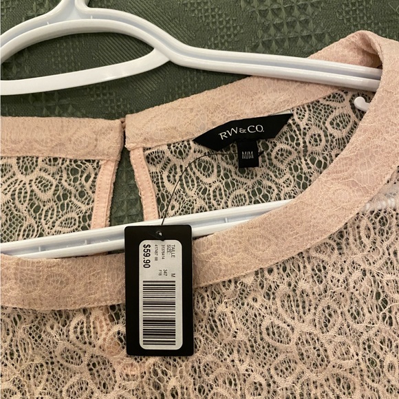 Brand New RW&Co pink lace blouse size medium. - Picture 2 of 3